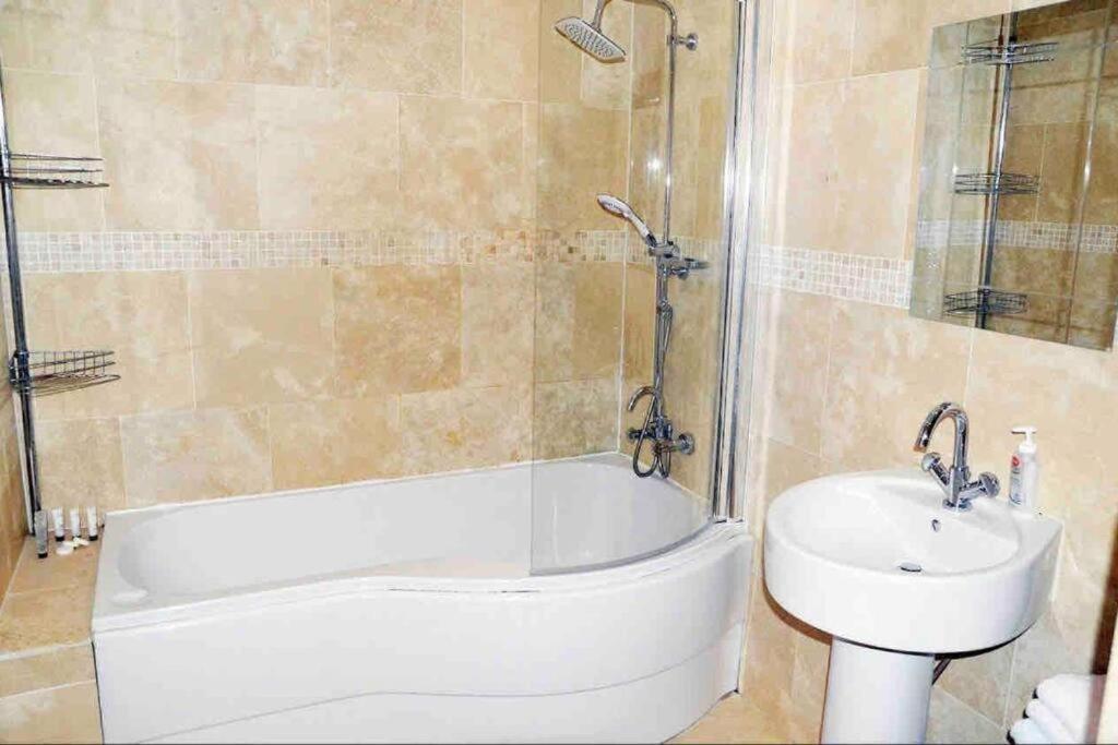 בראדפורד 2 Bedrooms, 2 Bathrooms Stunning Penthouse City View מראה חיצוני תמונה